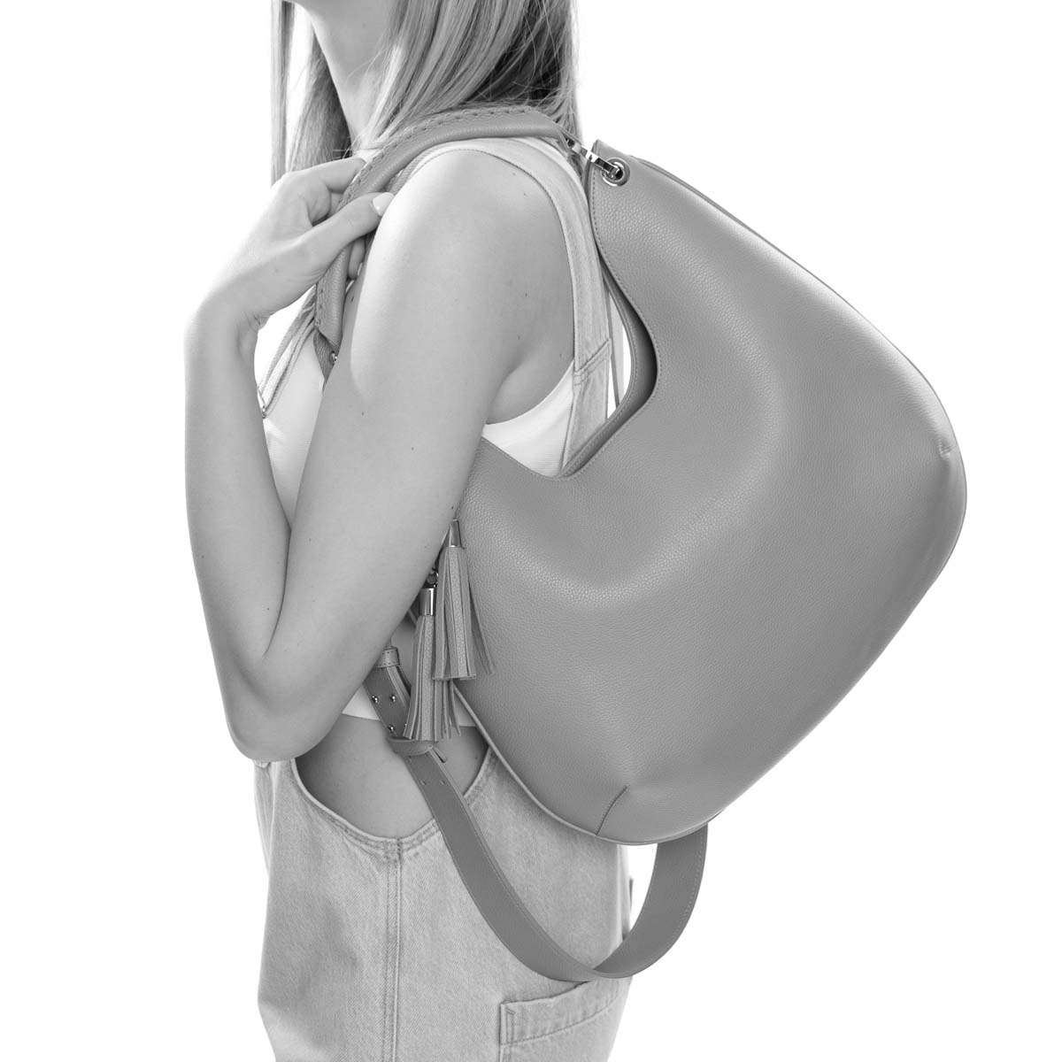 Lou, borsa da spalla in pelle intrecciata marrone, prodotta e venduta da Pianigiani handmade leather bags.