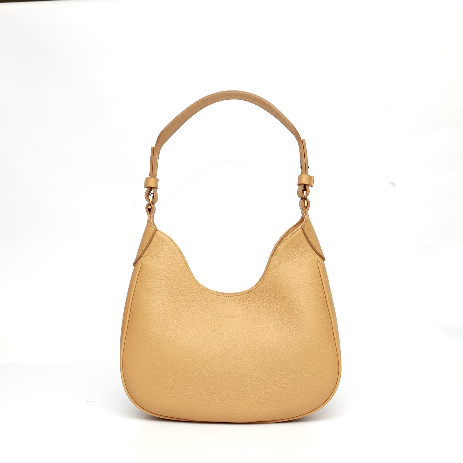 Mini Cloe borsa da spalla in morbida pelle martellata burro,design a sacca con accessori metallici color oro, firmata Pianigiani Bags.