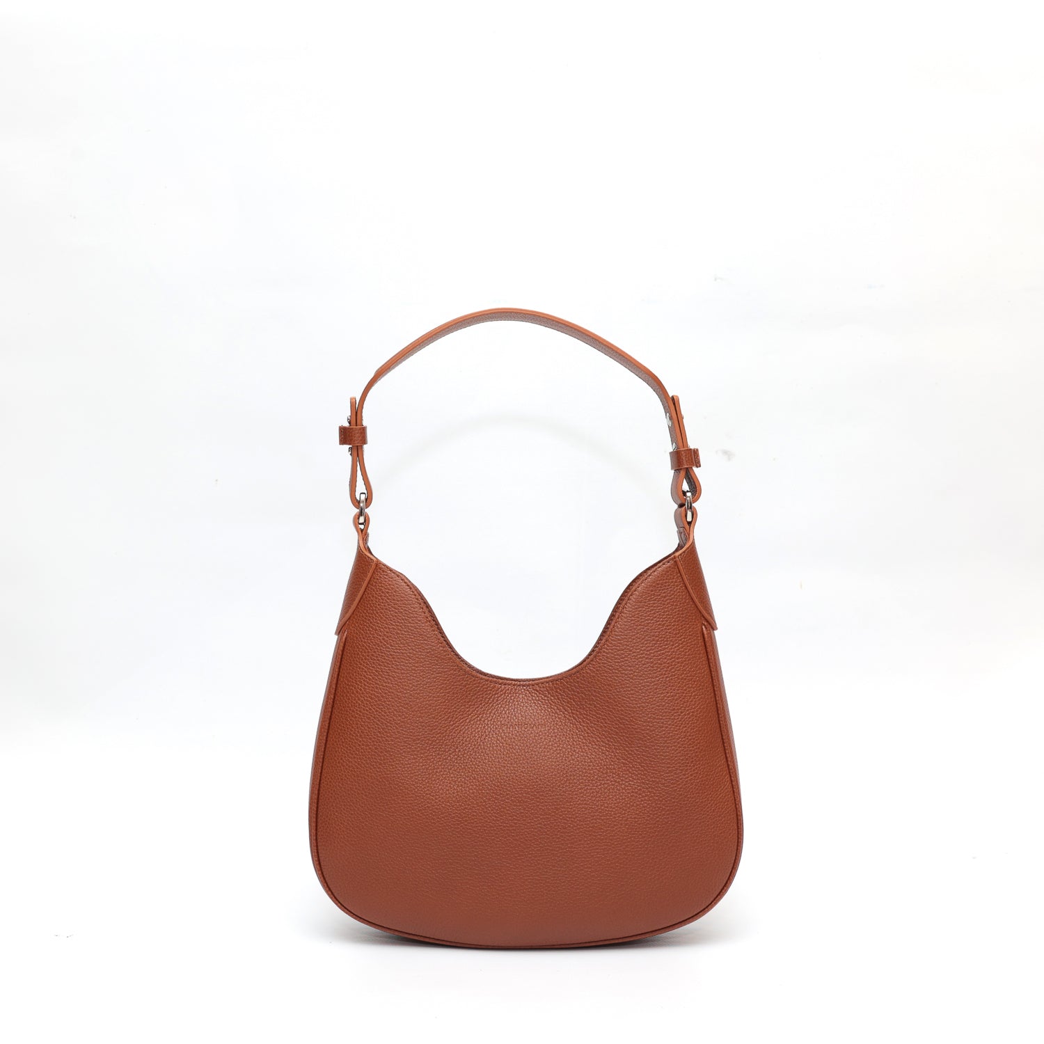 Mini Cloe borsa da spalla in morbida pelle martellata marrone, design a sacca con accessori metallici color argento, firmata Pianigiani Bags.