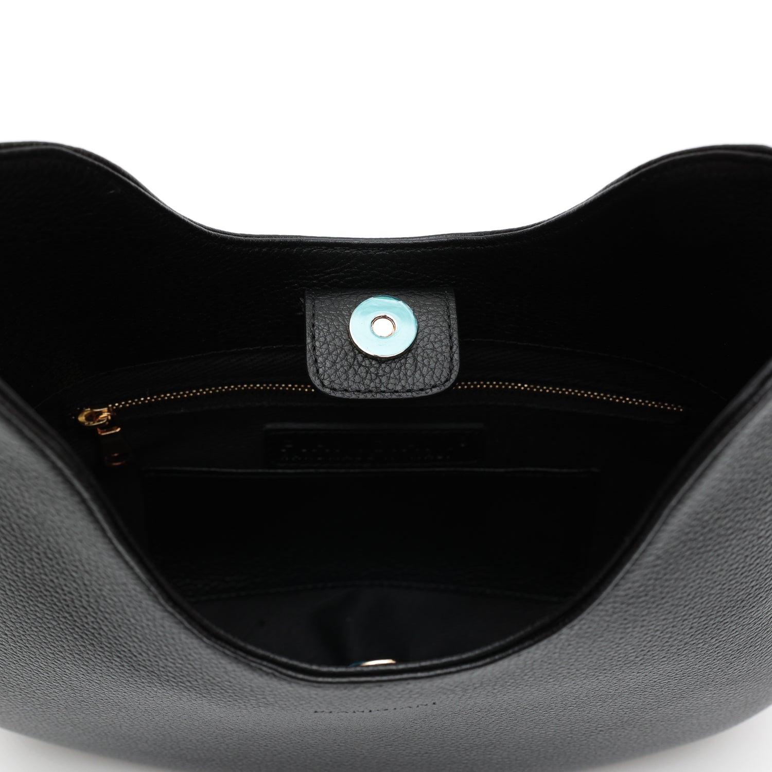 Mini Cloe borsa da spalla in morbida pelle martellata nera, design a sacca con accessori metallici color oro, firmata Pianigiani Bags.