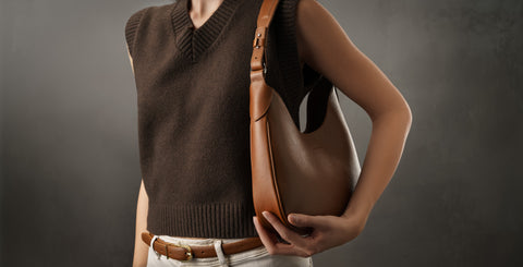 Mini Cloe, borsa da donna a spalla in pelle martellata marrone, prodotta in Italia da Pianigiani handmade leather bags.