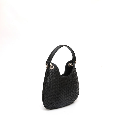 Mini Lou, borsa compatta da donna a tracolla, realizzata in pelle intrecciata color nera, con lavorazione artigianale firmata Pianigiani Bags.