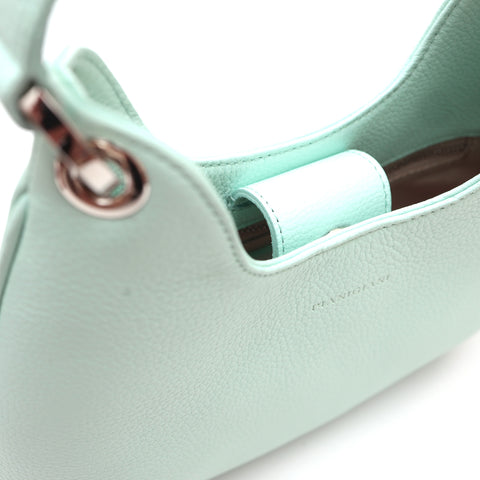 Mini Lou, borsa compatta da donna a tracolla, realizzata in pelle martellata acquamarina, con lavorazione artigianale firmata Pianigiani Bags