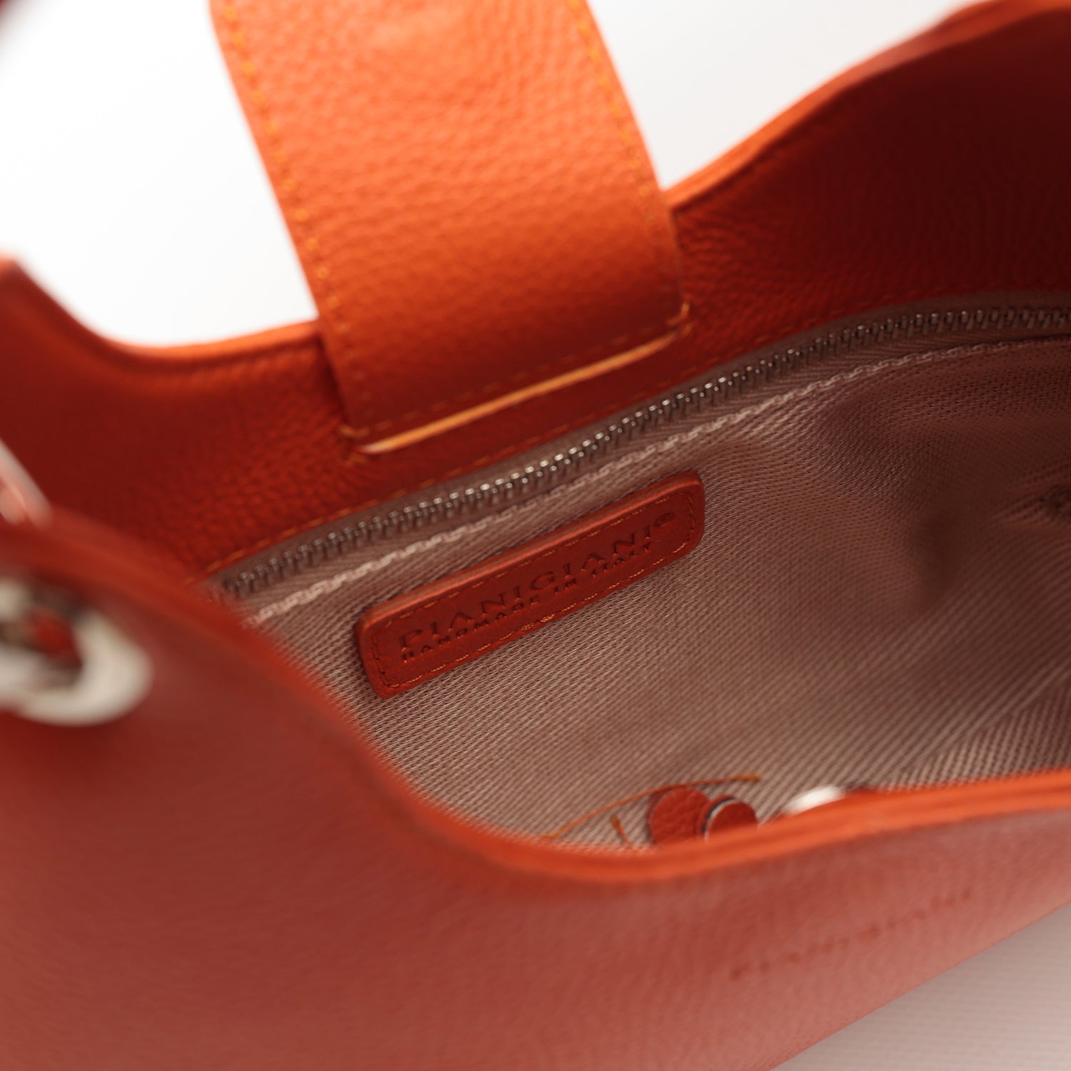 Mini Lou - borsa da donna in pelle arancio, modello a mano con tracolla by Pianigiani