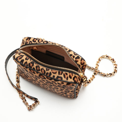 Miss bag misura piccola, borsa da donna a tracolla in pelle maculata e laccio con catena color oro, prodotta in Italia da Pianigiani Bags.