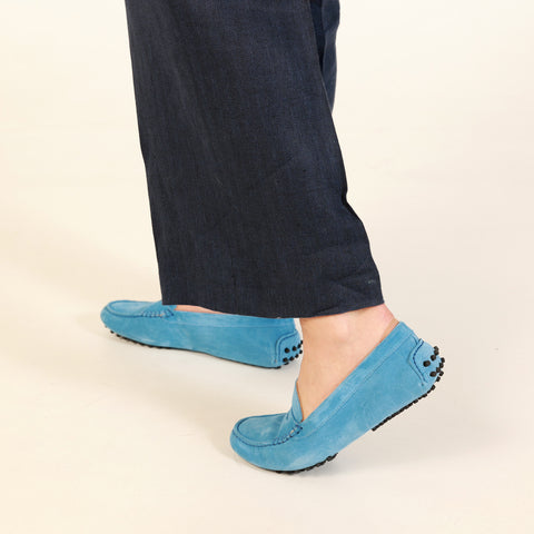 Mocassino da donna scamosciato denim, modello gommino. Prodotto in Italia.
