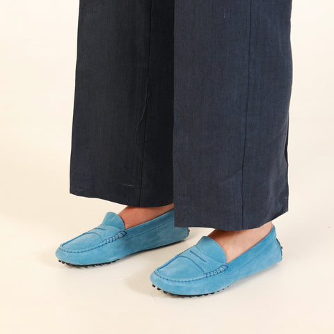 Mocassino da donna scamosciato denim, modello gommino. Prodotto in Italia.