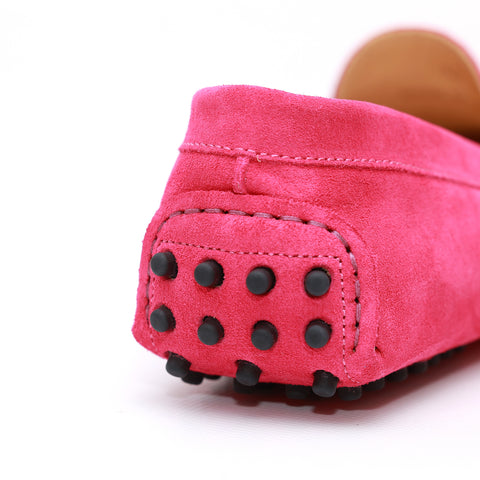Mocassino da donna scamosciato rosa, modello gommino. Prodotto in Italia.