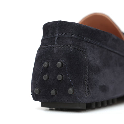 Mocassino da uomo scamosciato blu, modello gommino, prodotto in Italia.