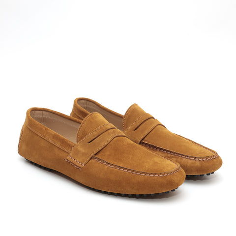 Mocassino da uomo scamosciato marone scuro, modello gommino, prodotto in Italia.