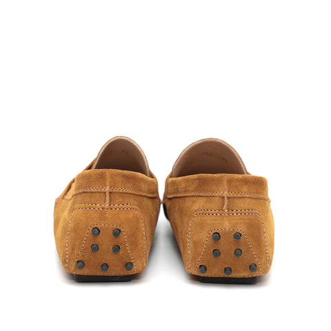 Mocassino da uomo scamosciato marone scuro, modello gommino, prodotto in Italia.