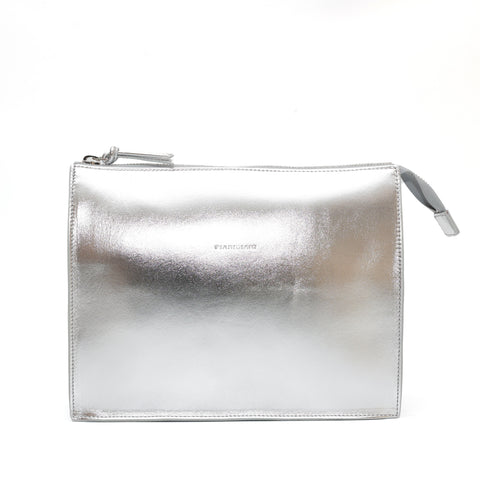 Pocket grande in pelle liscia argento, pochette da viaggio e per uso quotidiano, realizzata da Pianigiani Bags.