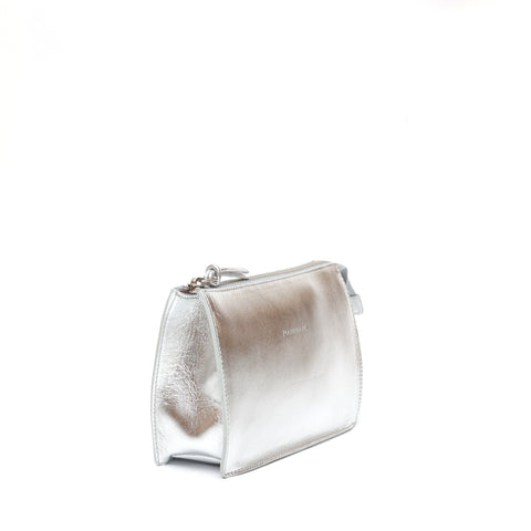 Pocket piccola in pelle liscia argento, pochette da viaggio e per uso quotidiano, realizzata da Pianigiani Bags.