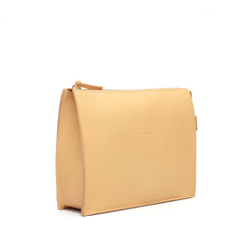 Pocket grande in pelle martellata burro, pochette da viaggio e per uso quotidiano, realizzata da Pianigiani Bags.