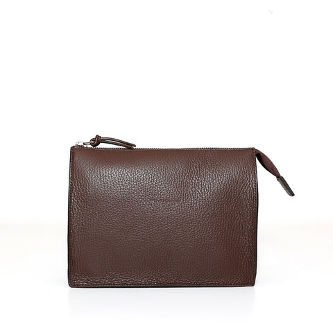 Pocket media in pelle martellata tabacco pochette da viaggio e per uso quotidiano, realizzata da Pianigiani Bags.