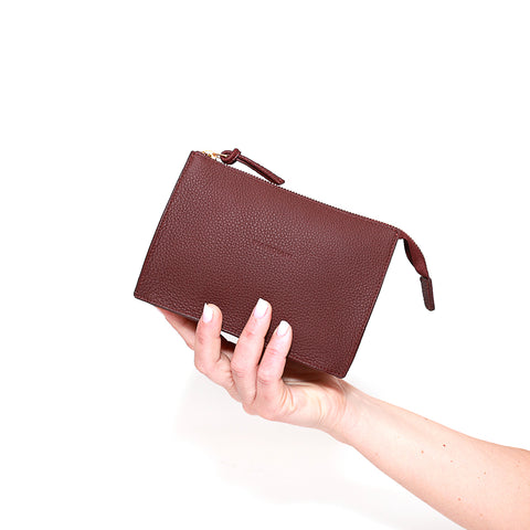 Pocket piccola in pelle martellata mosto pochette da viaggio e per uso quotidiano, realizzata da Pianigiani Bags.