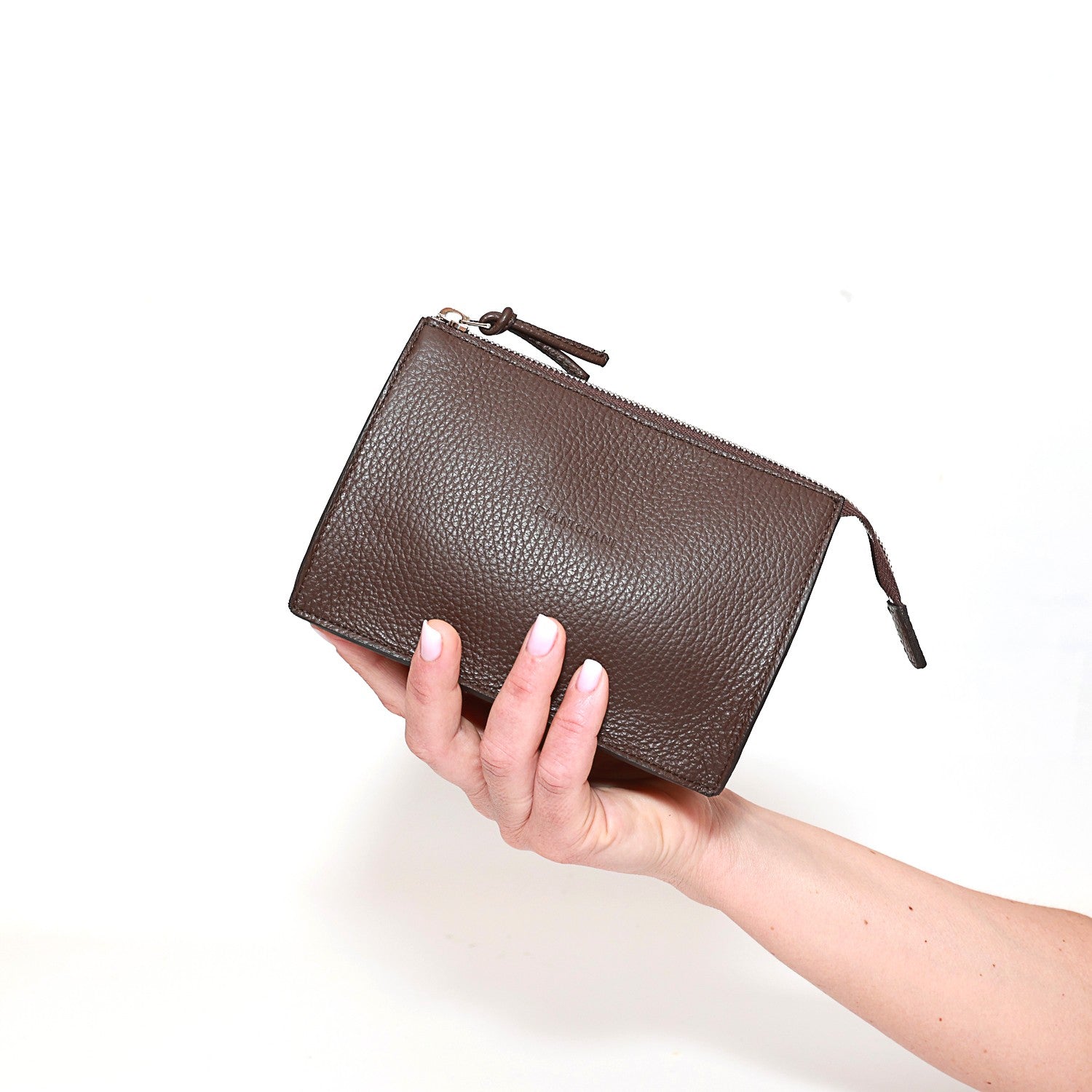 Pocket piccola in pelle martellata tabacco pochette da viaggio e per uso quotidiano, realizzata da Pianigiani Bags.