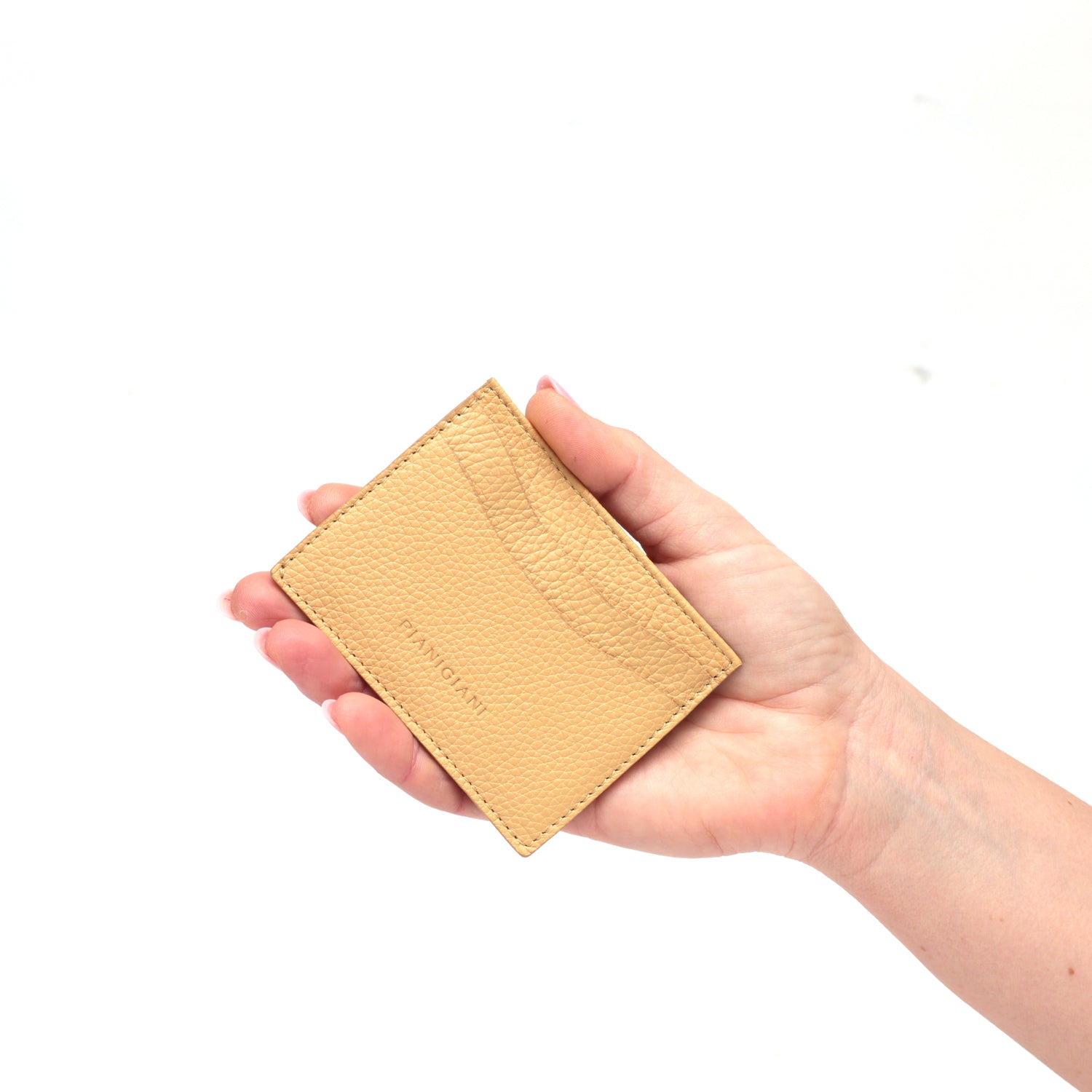 Portacarte in pelle martellata burro,con 4 tasche prodotto da Pianigiani bags