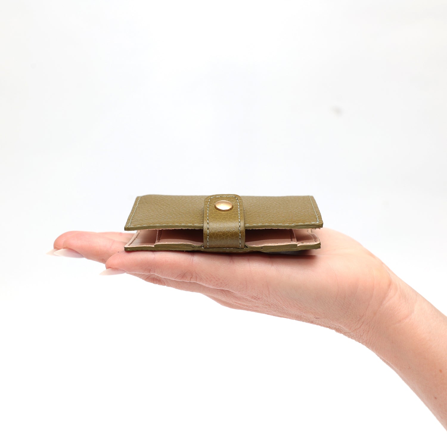 Portafoglio Cara in pelle martellata verde oliva prodotto da Pianigiani bags