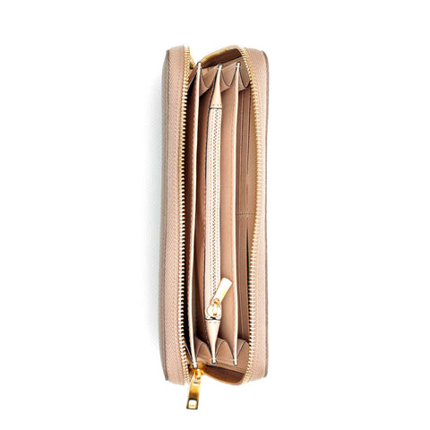 Portafoglio con la zip in pelle taupe, prodotto da Pianigiani bags