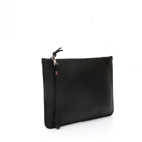 Rose, borsa a mano con polsino e chiusura zip in pelle nera, prodotta da Pianigiani Bags in Italia.