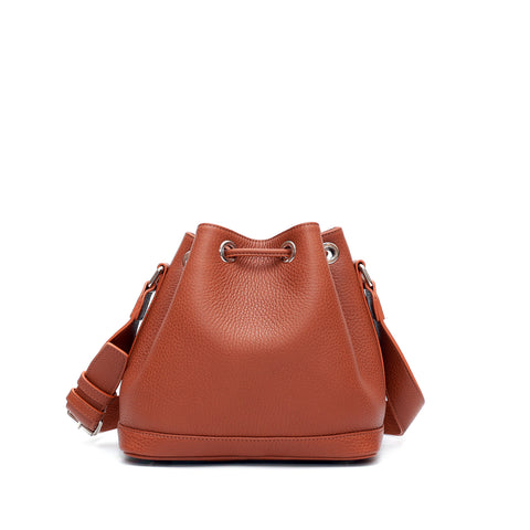 Secchiello in pelle martellata marrone, prodotto da Pianigiani Bags.