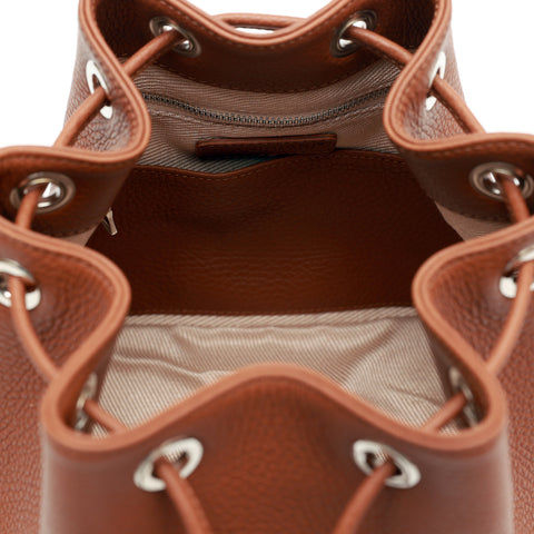 Secchiello in pelle martellata marrone, prodotto da Pianigiani Bags.