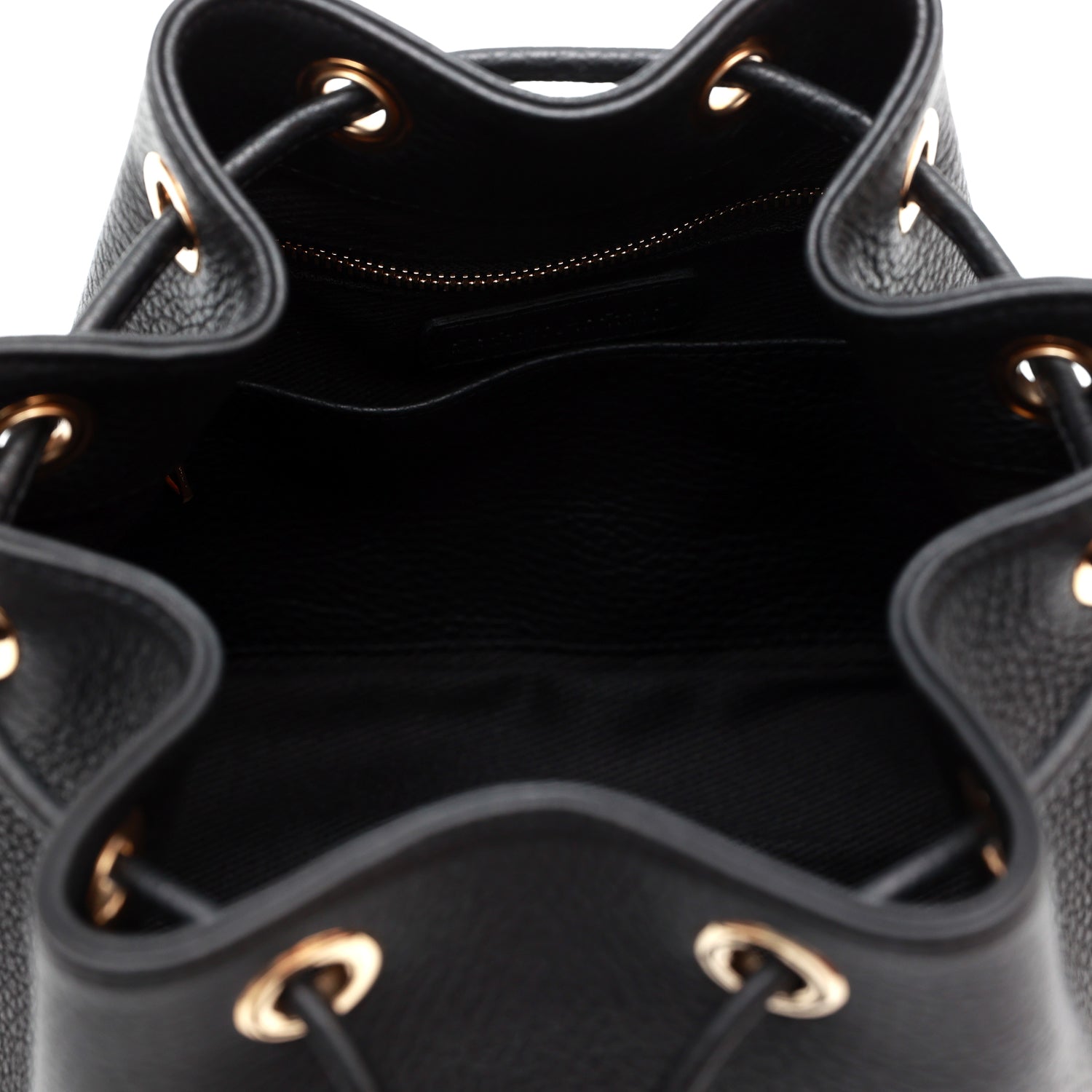 Secchiello in pelle martellata nera, prodotto da Pianigiani Bags.