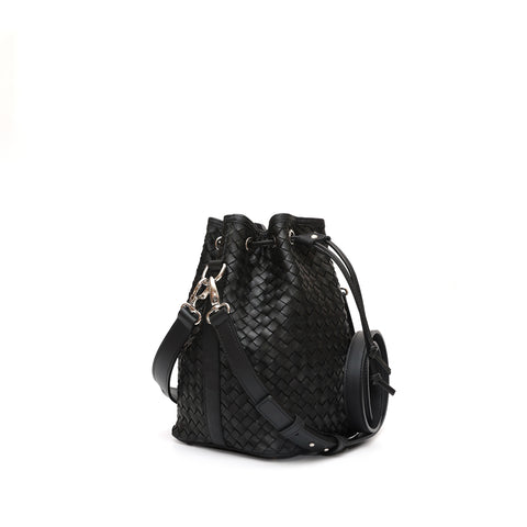 Secchiello piccolo Bianca, borsa a spalla o a mano da donna in pelle intrecciata nera, realizzata e venduta da Pianigiani Bags