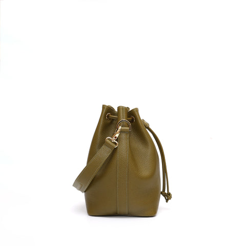 Secchiello piccolo Bianca, borsa a spalla o a mano da donna in pelle martellata verde oliva, realizzata e venduta da Pianigiani Bags