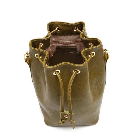 Secchiello piccolo Bianca, borsa a spalla o a mano da donna in pelle martellata verde oliva, realizzata e venduta da Pianigiani Bags