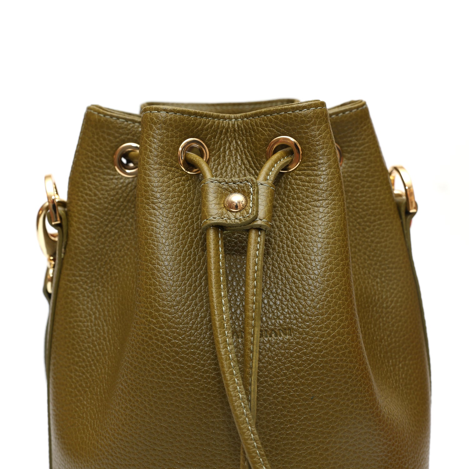 Secchiello piccolo Bianca, borsa a spalla o a mano da donna in pelle martellata verde oliva, realizzata e venduta da Pianigiani Bags