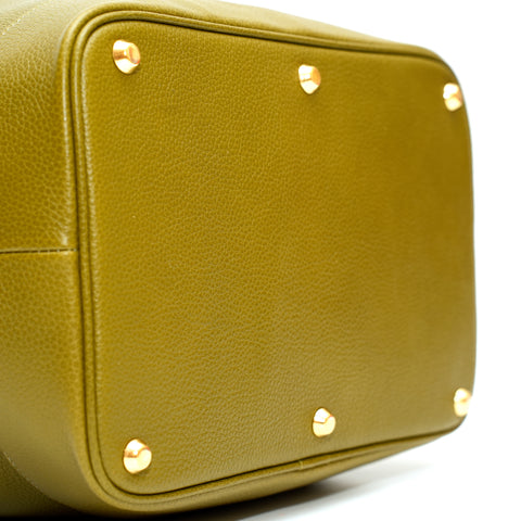 Secchiello Sofia borsa a spalla da donna in pelle martellata verde oliva, realizzata e venduta da Pianigiani Bags
