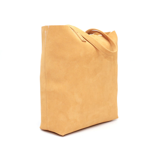 Borsa Soft bag 2.4 in pelle scamosciata beige, si indossa a mano ed ha una tasca interna con zip. Prodotta in Italia da Pianigiani.