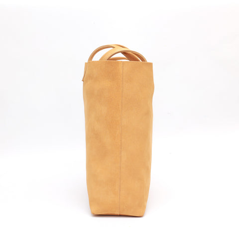 Borsa Soft bag 2.4 in pelle scamosciata beige, si indossa a mano ed ha una tasca interna con zip. Prodotta in Italia da Pianigiani.