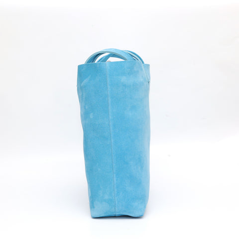 Borsa Soft bag 2.4 in pelle scamosciata denim, si indossa a mano ed ha una tasca interna con zip. Prodotta in Italia da Pianigiani.