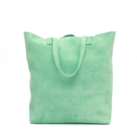 Borsa Soft bag 2.4 in pelle scamosciata verde, si indossa a mano ed ha una tasca interna con zip. Prodotta in Italia da Pianigiani.