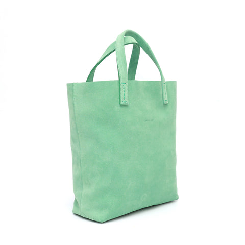 Borsa Soft bag 2.4 piccola in pelle scamosciata verde, si indossa a mano ed ha una tasca interna con zip. Prodotta in Italia da Pianigiani.