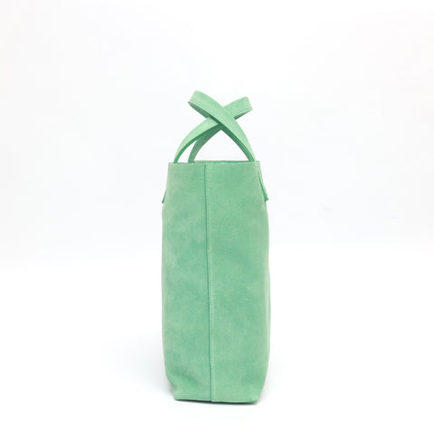Borsa Soft bag 2.4 piccola in pelle scamosciata verde, si indossa a mano ed ha una tasca interna con zip. Prodotta in Italia da Pianigiani.