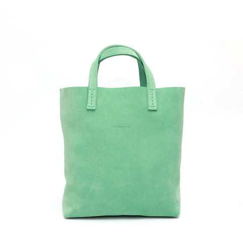 Borsa Soft bag 2.4 piccola in pelle scamosciata verde, si indossa a mano ed ha una tasca interna con zip. Prodotta in Italia da Pianigiani.