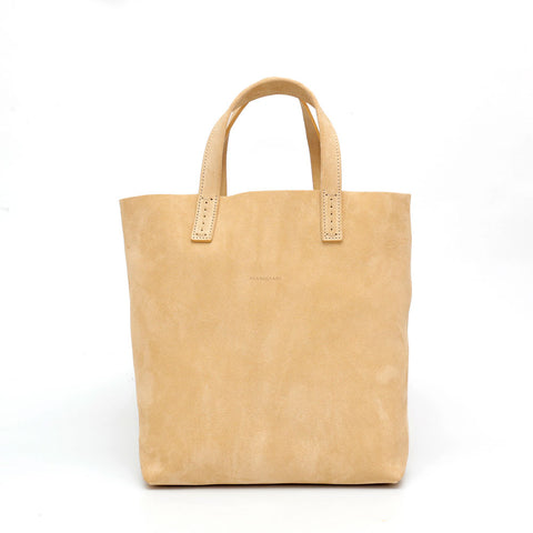 Soft piccola, borsa da donna a mano in pelle scamosciata beige, realizzata artigianalmente da Pianigiani Bags.