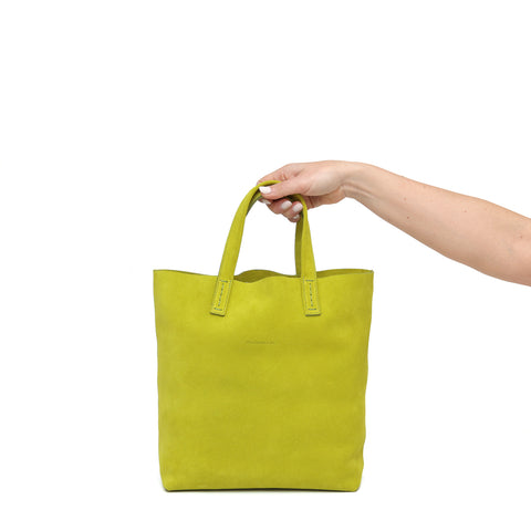 Soft 2.4 piccola, borsa da donna in pelle scamosciata lime, realizzata artigianalmente da Pianigiani Bags.