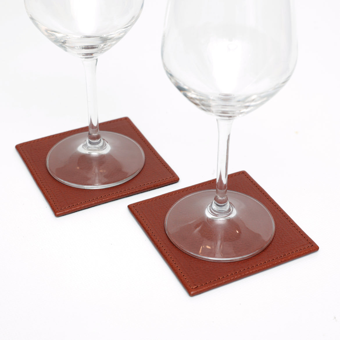 Lederfabrik Garnier® Set di 6 sottobicchieri rotondi – antiscivolo e lavabili – perfetta protezione del tavolo – Sottobicchieri in pelle nera – Made in Germany