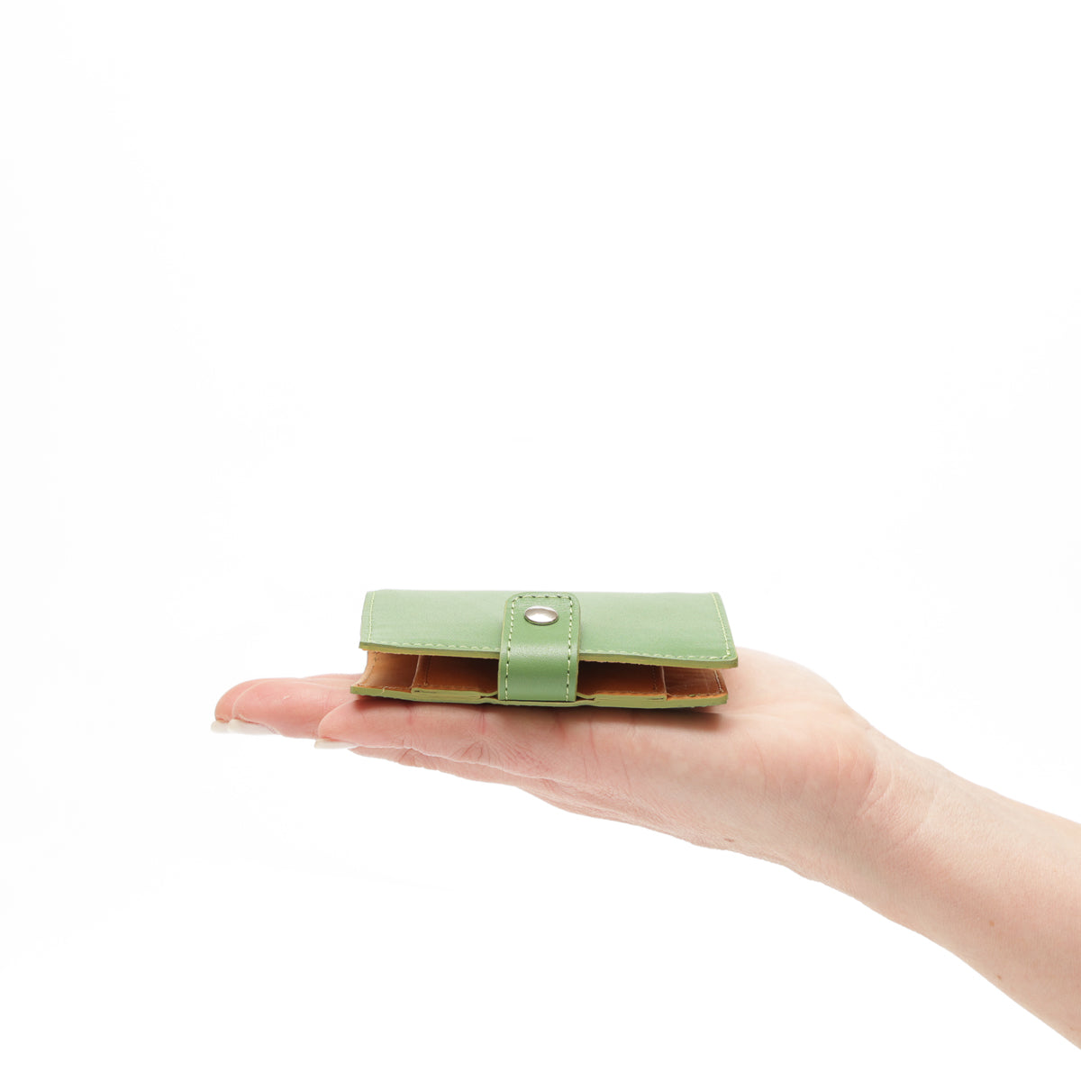 Portafoglio Cara piccolo e compatto in pelle verde, prodotto da pianigiani bags